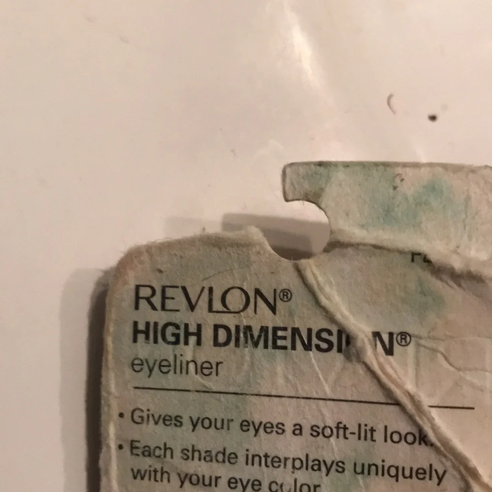 Revlon High dimension “Gold Flash” eyeliner